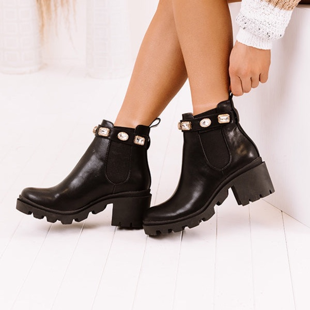 STEVE MADDEN AMULET FAUX LEATHER BOOT  with Studded Detail Size 10